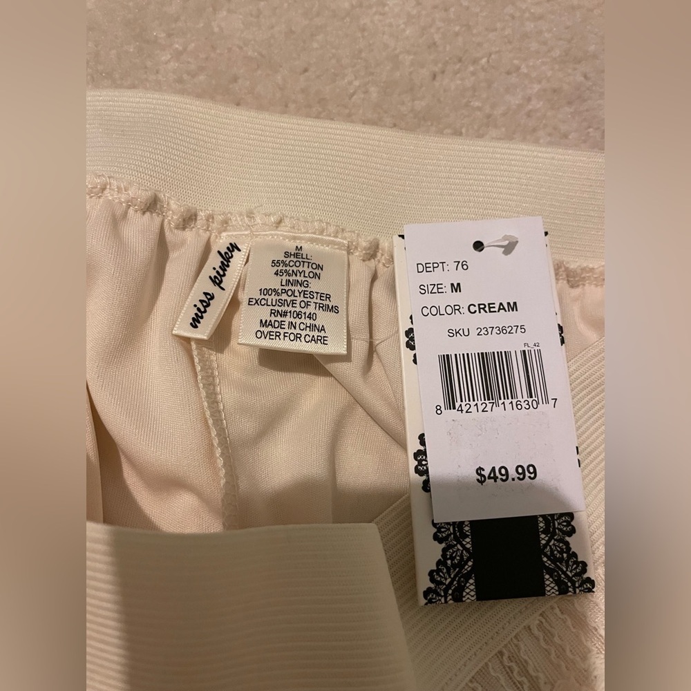 MISS PINKY ivory lace maxi skirt-medium NWT - Picture 5 of 6